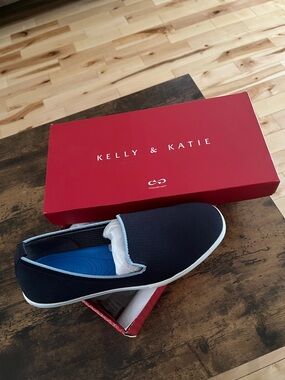 NWT Kelly & Katie Memory Foam Slip‑On Shoes – Navy – Size 7.5